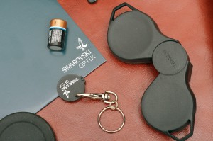 ...e anche una chiave a moneta per il vano batteria e una batteria di ricambio
